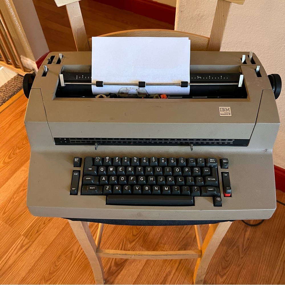 Vintage IBM Correcting Selectric II Typewriter,working, no ribbon, PICK UP ONLY